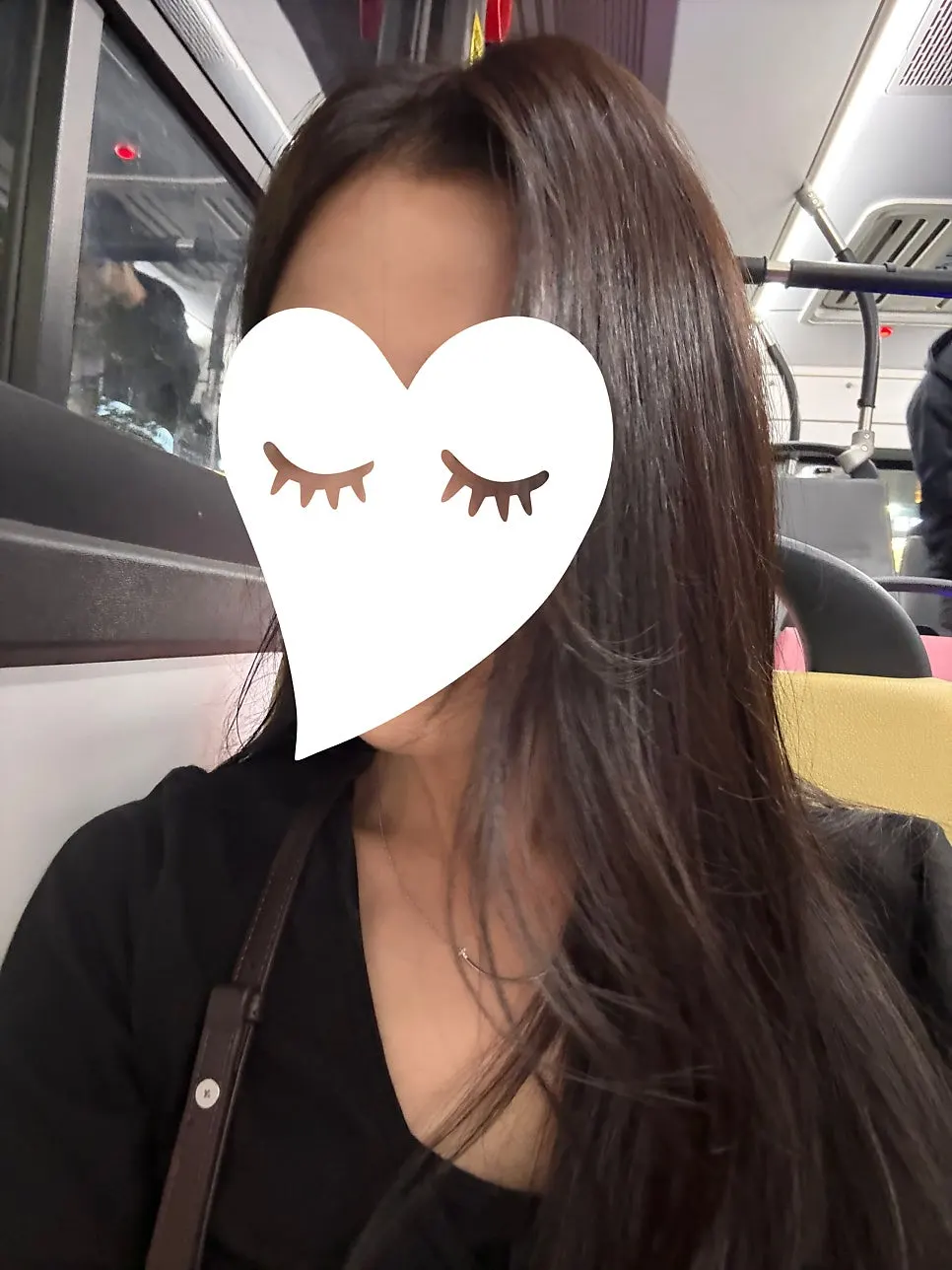 일상 조명에서 본 은은한 브라운톤 머리