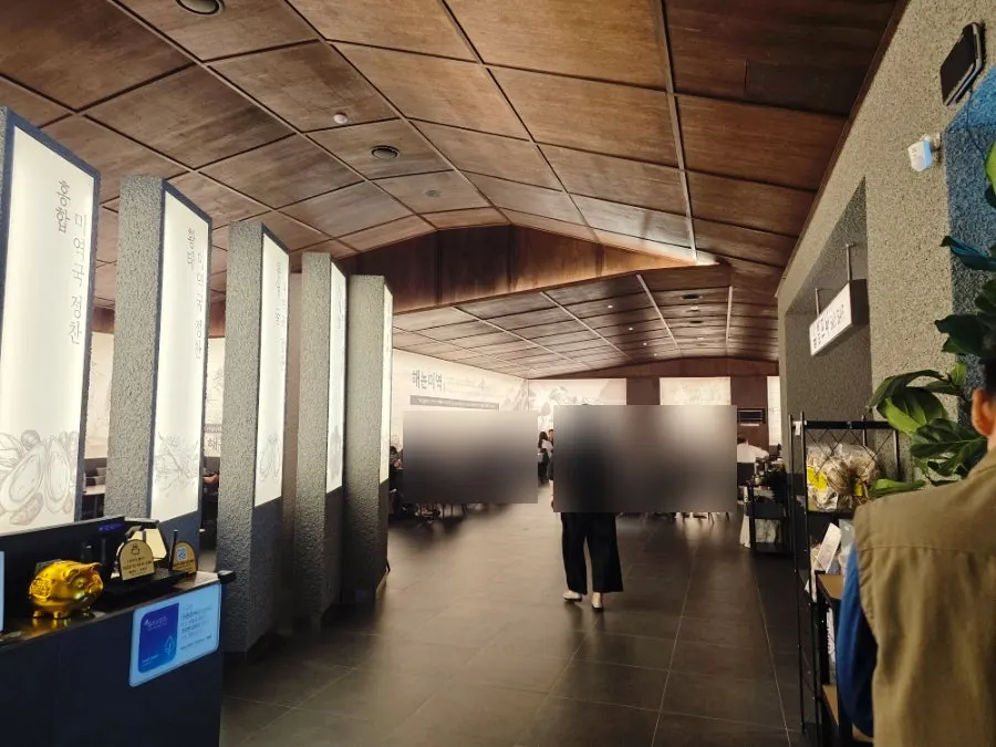 Haenon Miyeok dining hall with generous seat spacing
