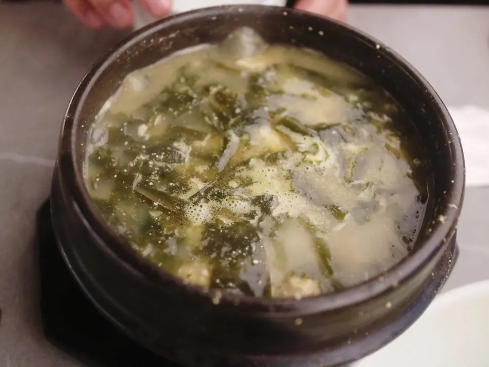 Abalone and boneless flounder seaweed soup in a stone pot