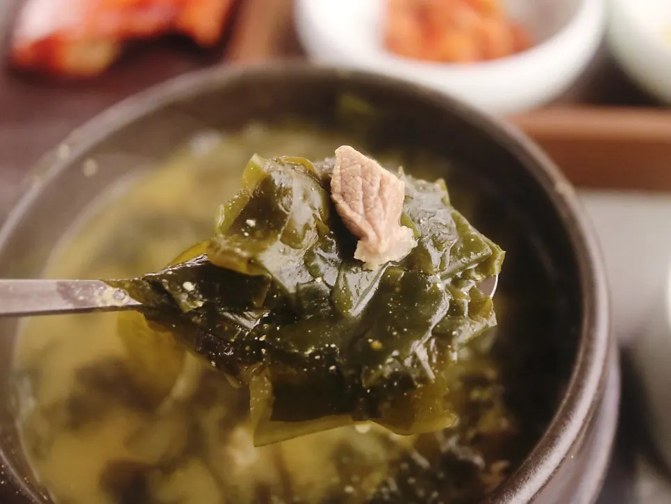 Table comparing the two seaweed soup set meals