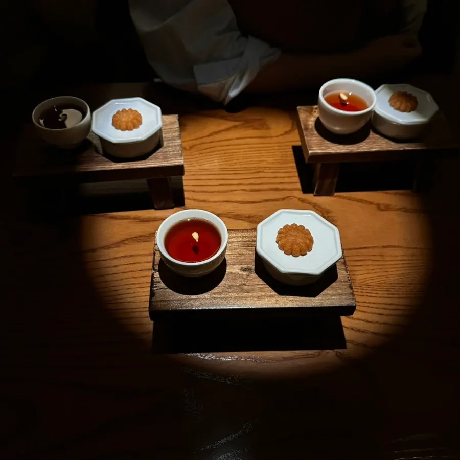 Sujeonggwa served as welcome tea