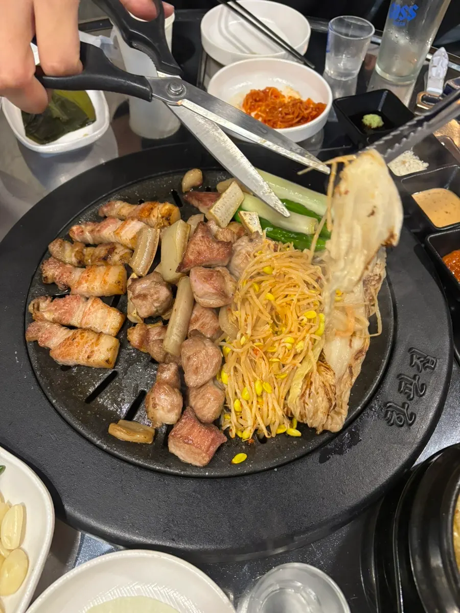 Pre-grilled pork neck and belly cut into bite-size pieces