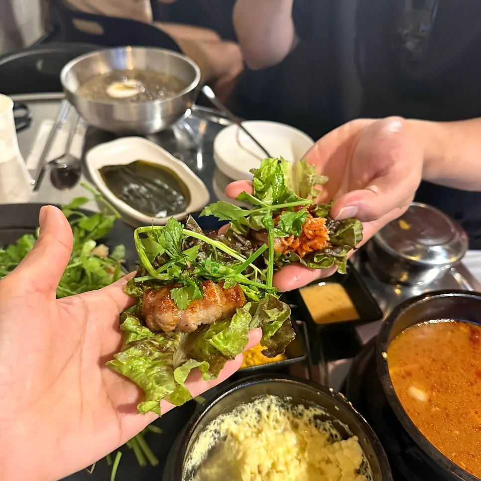 Grilled pork wrapped with minari