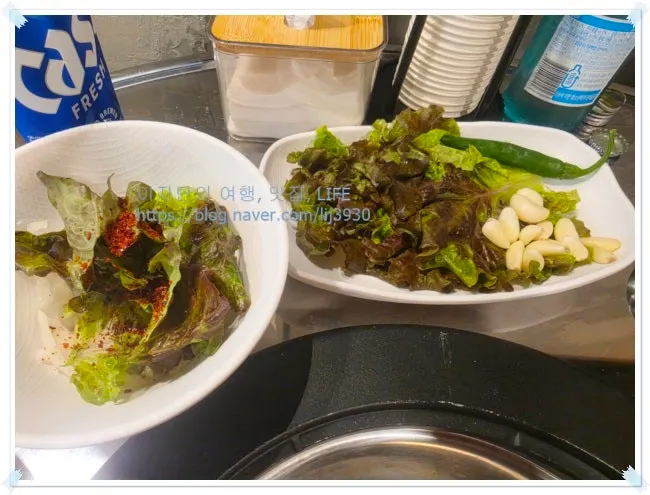 Basic side dishes of lettuce, myeongi namul and dried radish salad