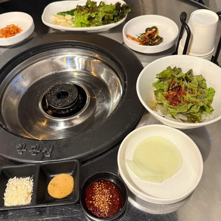 Basic side dishes at Hanpanjip Changwon Gaeum Branch