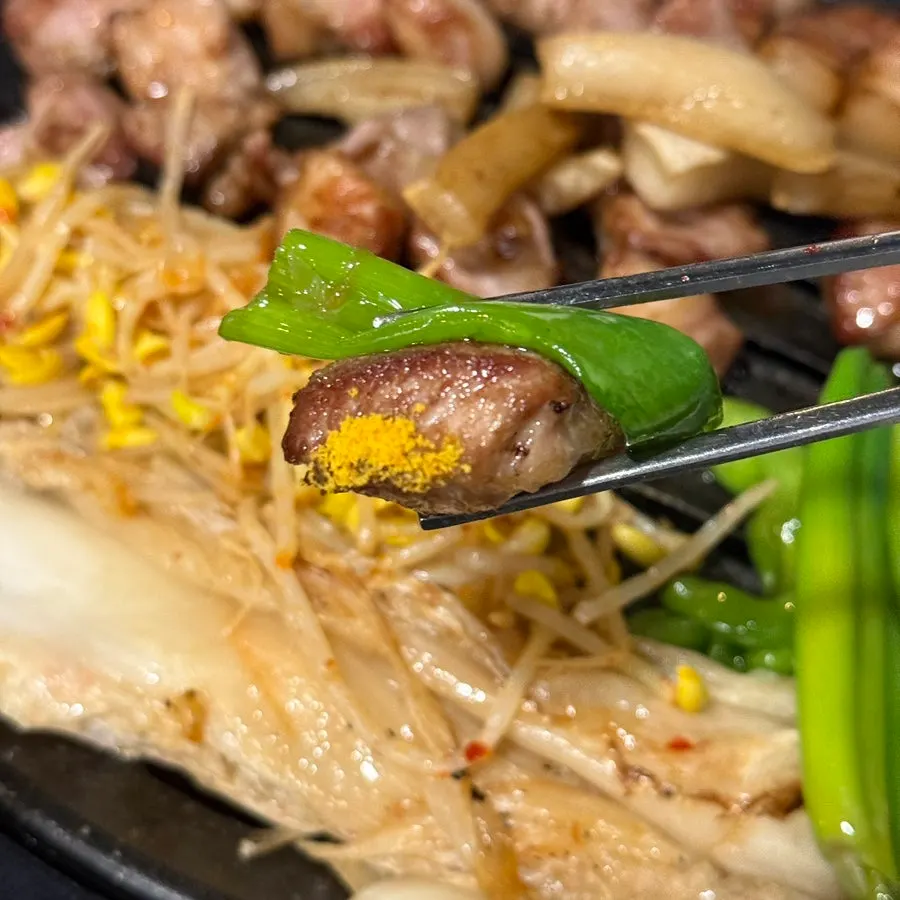 Hanpanjip meat dipped in sauce
