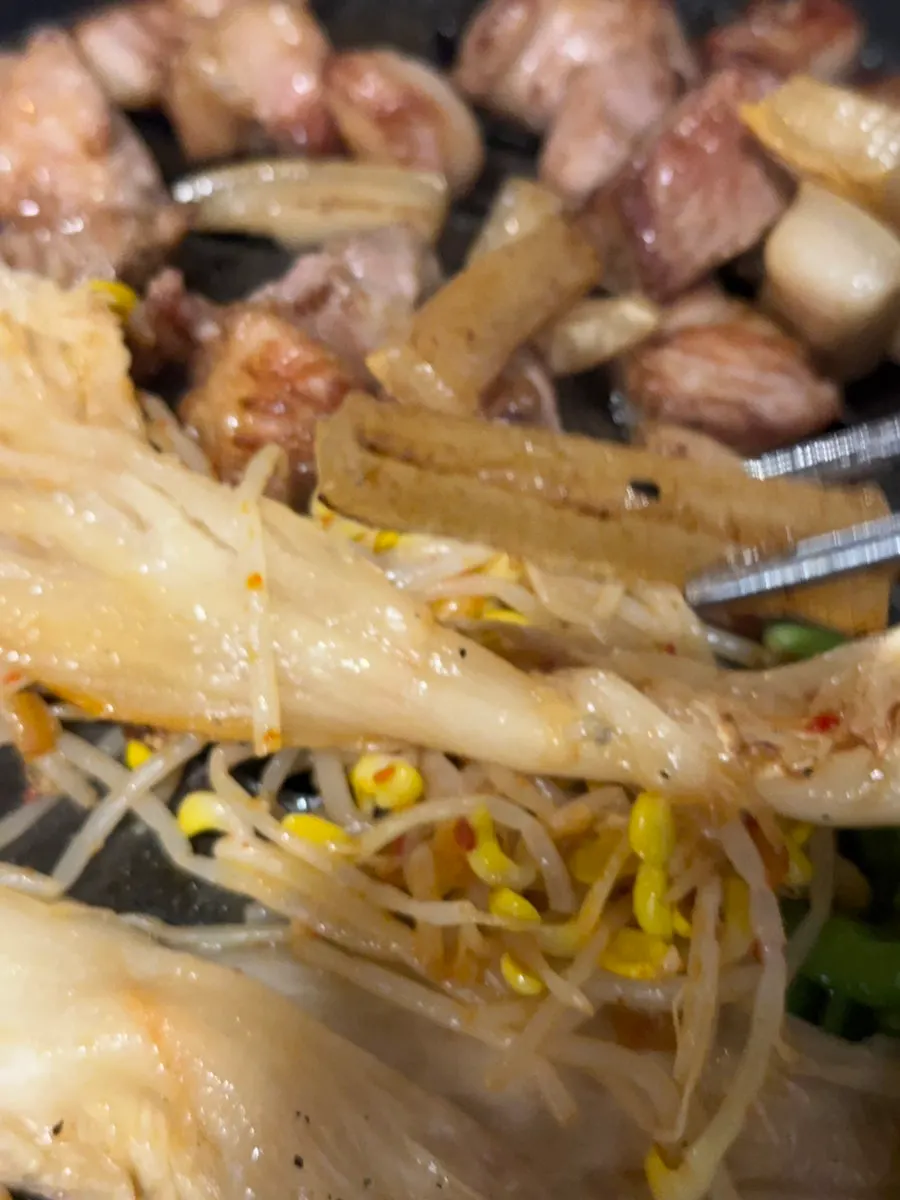 Meat and side dishes on the Hanpanjip grill