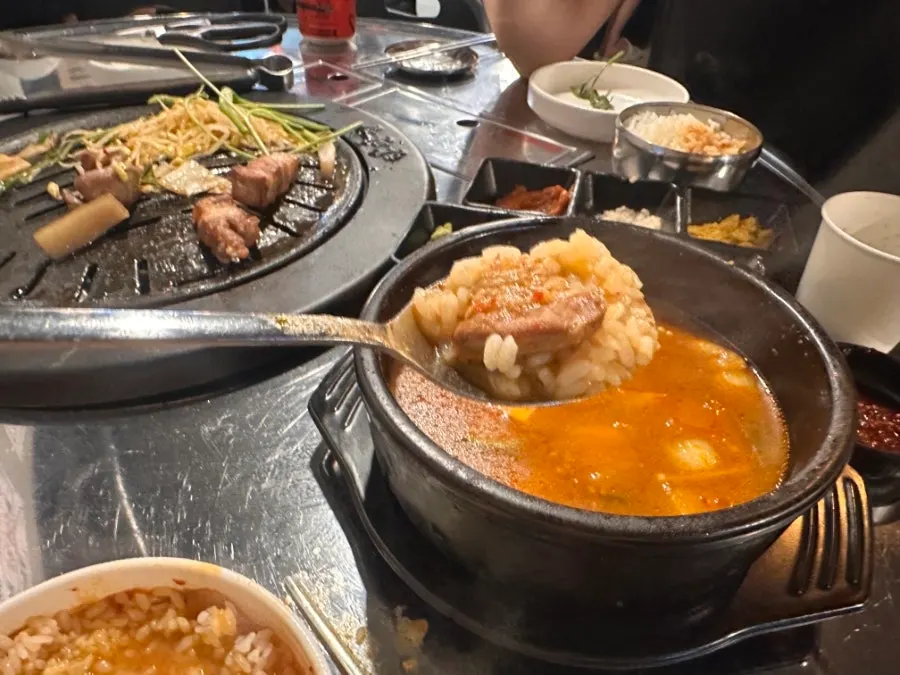 고기와 함께 나온 된장찌개