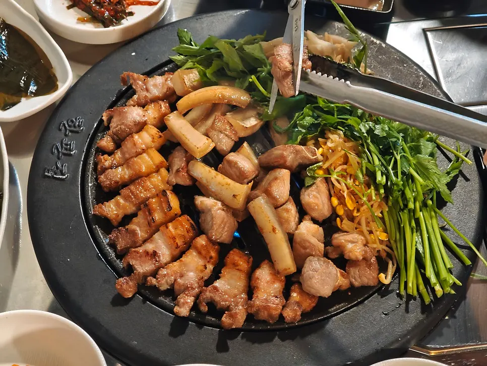 Fully grilled meat with sauces and side dishes