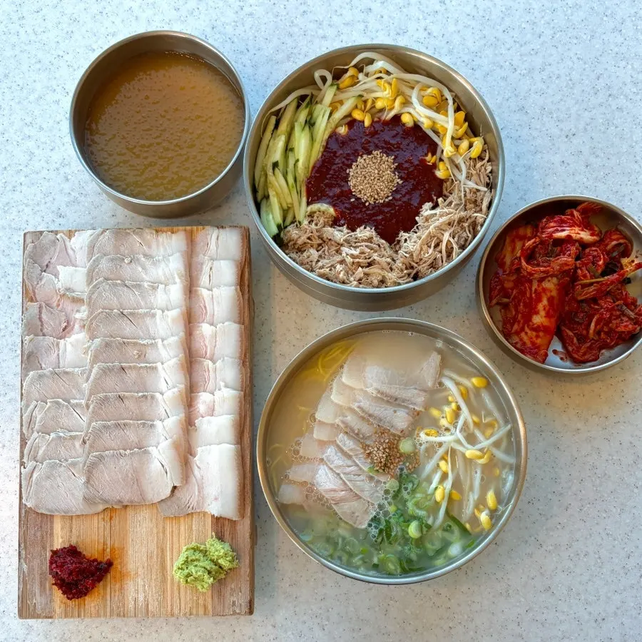 사골 고기국수와 동치미 비빔국수, 돔베냉수육 상차림