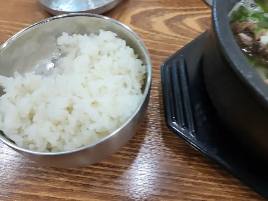 산더미갈비탕 뚝배기 클로즈업