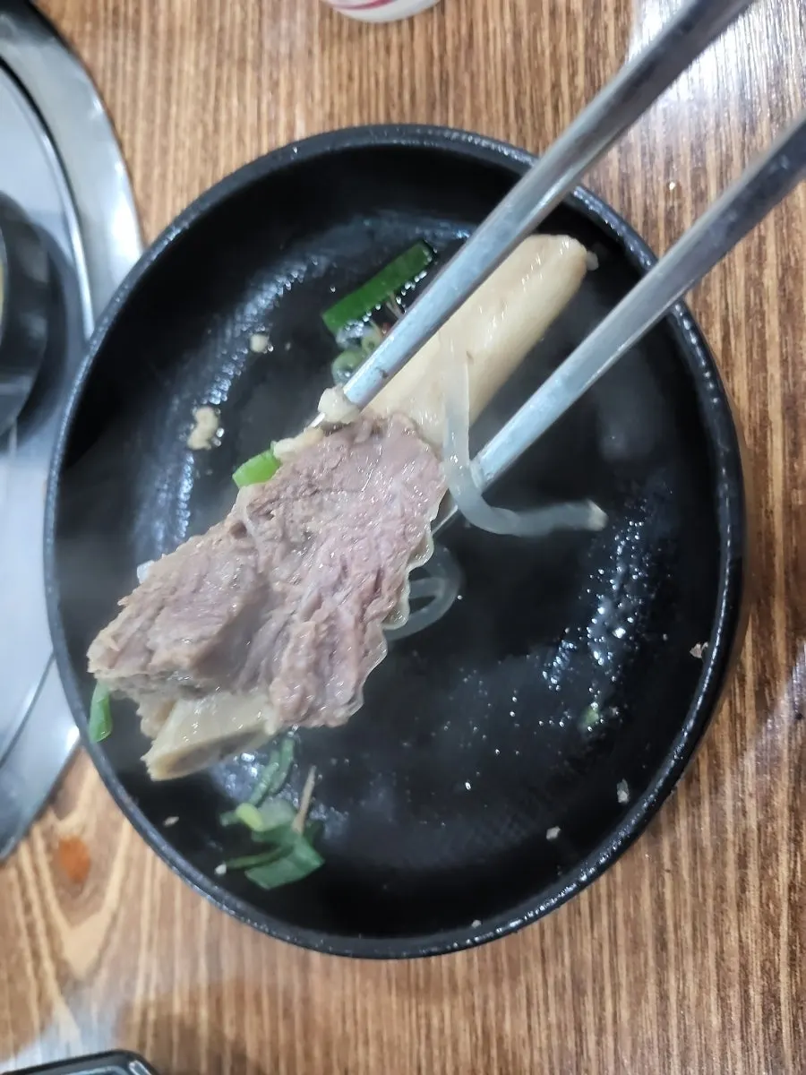 세로로 담은 산더미갈비탕 비주얼