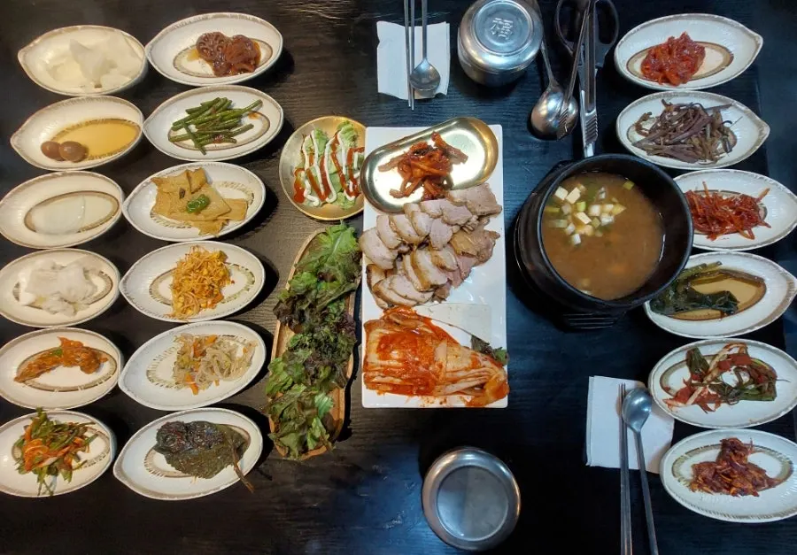 Full view of the hansang bossam set table spread