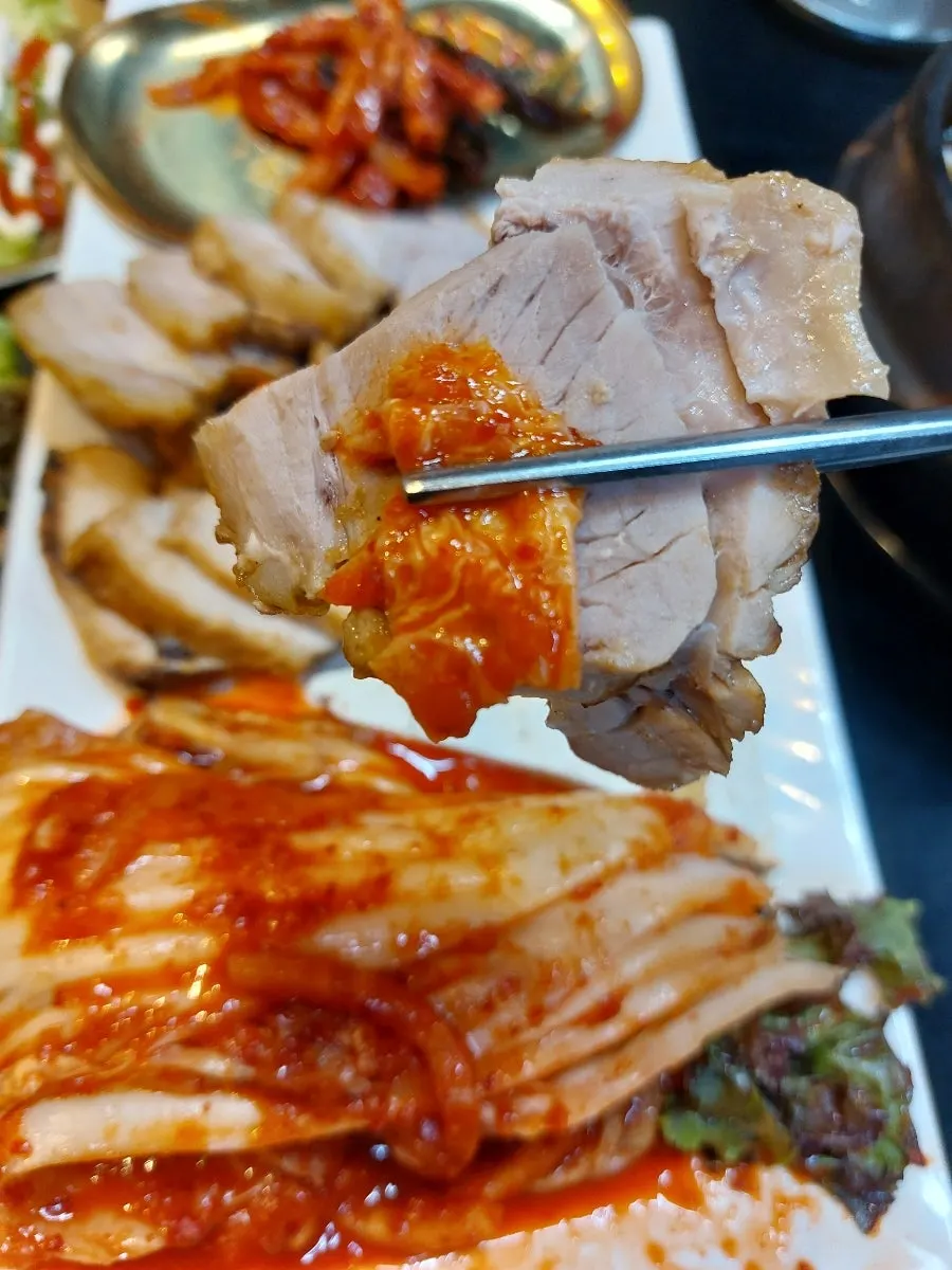 Variety of side dishes at Hansang Charyim Bapsang Sinseol-dong