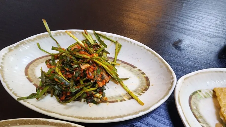 Japchae, stir-fried fish cake, and other basic side dishes
