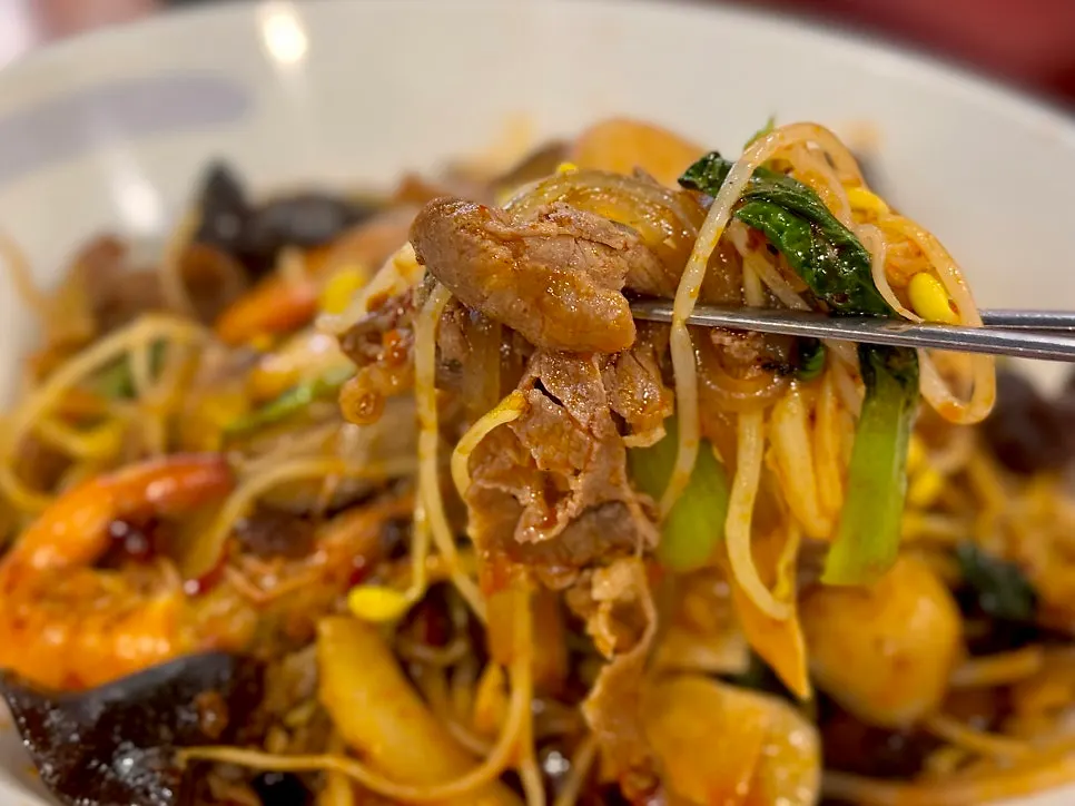 Mala xiangguo with bean sprouts, bok choy, wood ear mushrooms and glass noodles