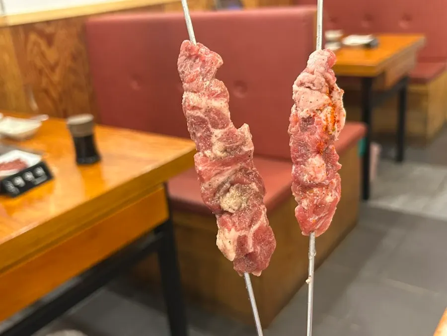 Size comparison between lamb tenderloin skewer and regular lamb skewer