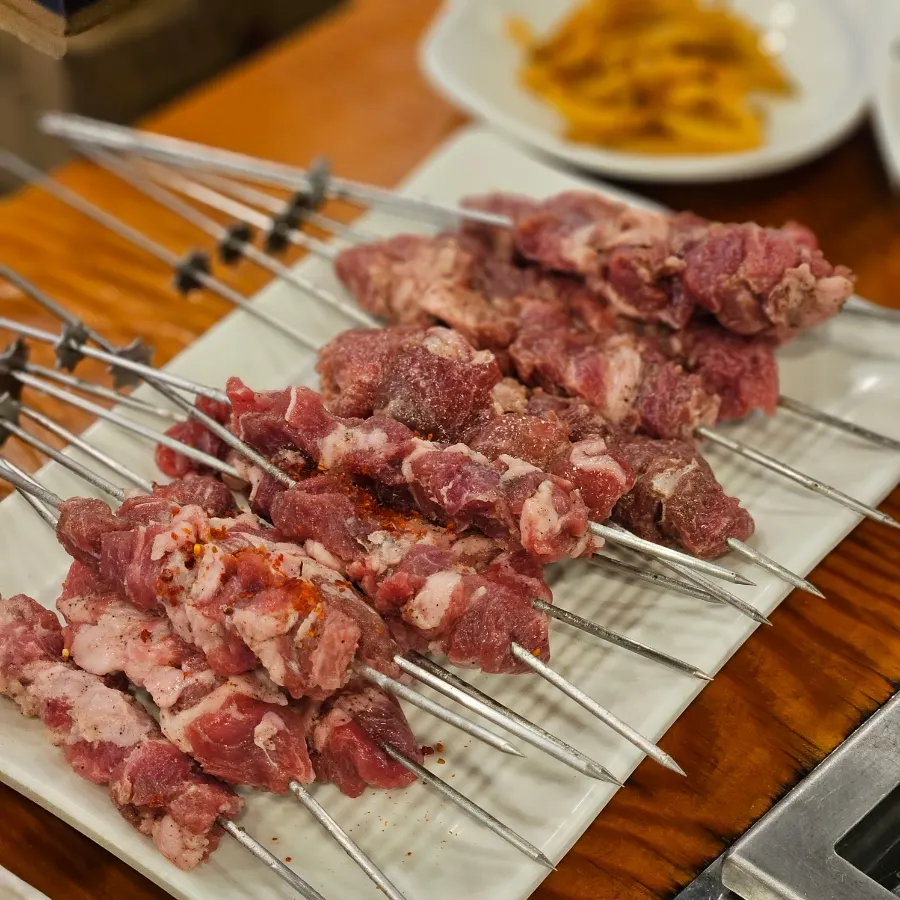 굽기 전 양등심꼬치