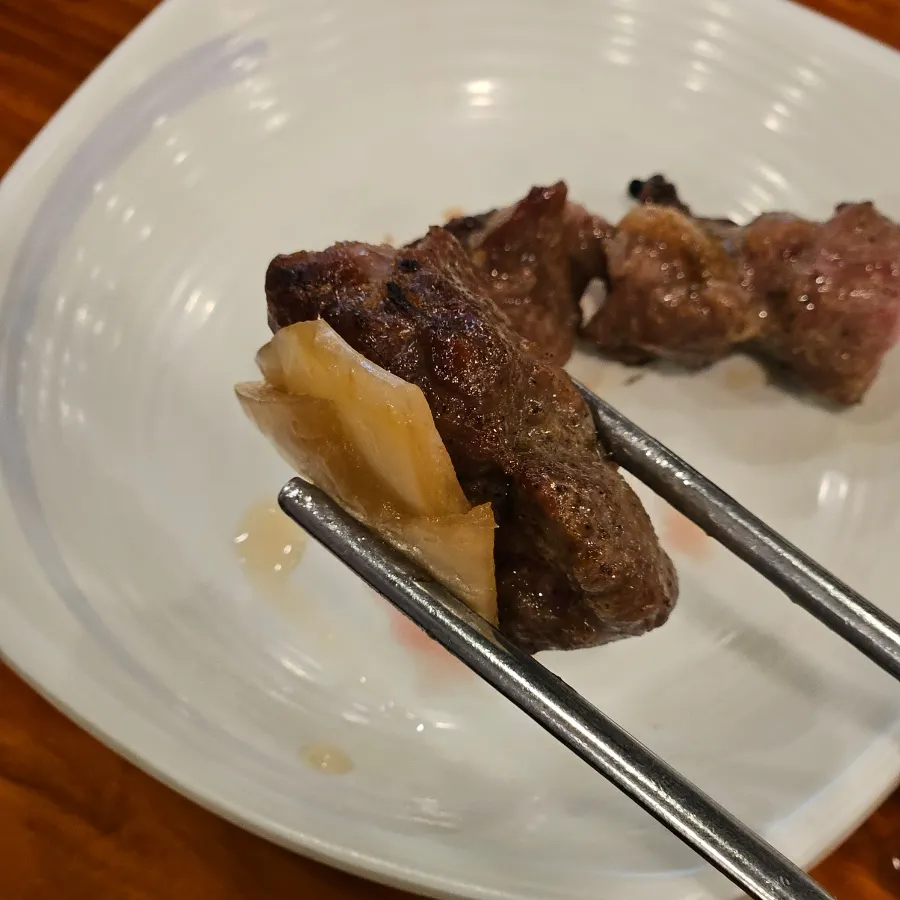 쯔란에 찍어 먹는 구운 양꼬치