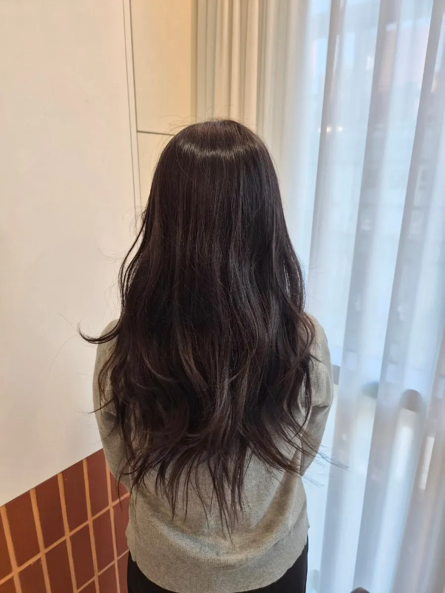 Long hair looking frizzy before the clinic