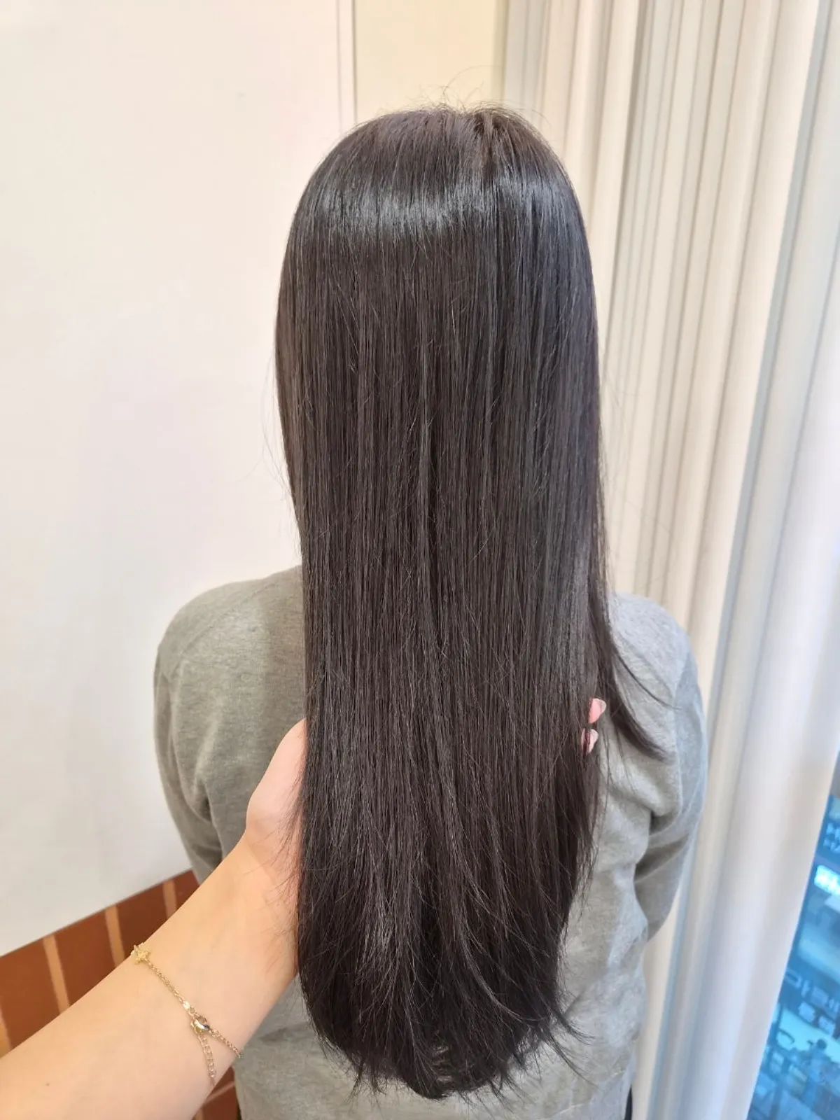 Long hair looking tidy after clinic and cut