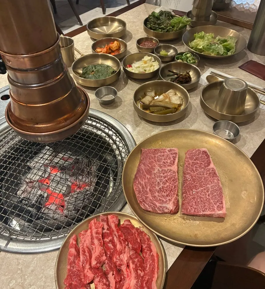 Raw 1+ hanwoo sirloin and premium raw rib finger table setting at Hantiok