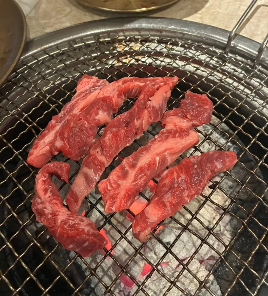 Perfectly cooked hanwoo sirloin at Hantiok