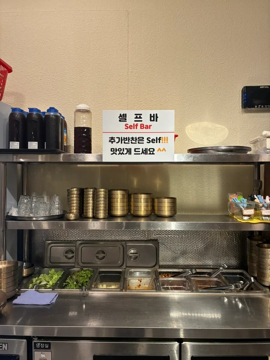 Ice served in a bucket