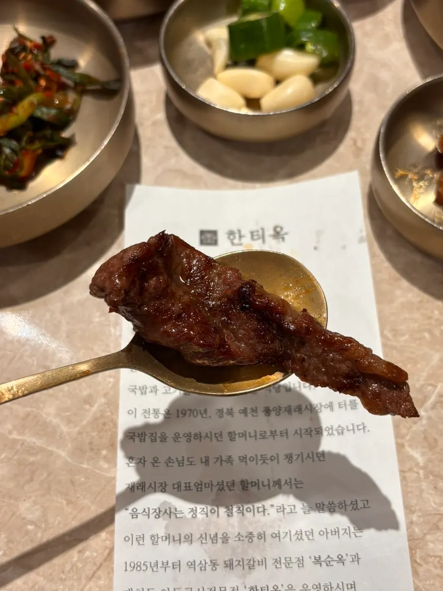 Sliced grilled rib finger meat
