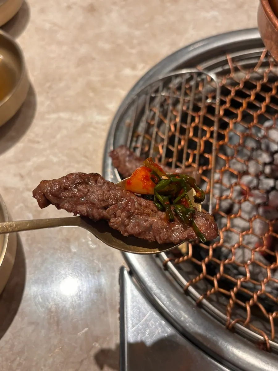 Grilled rib meat dipped in salt
