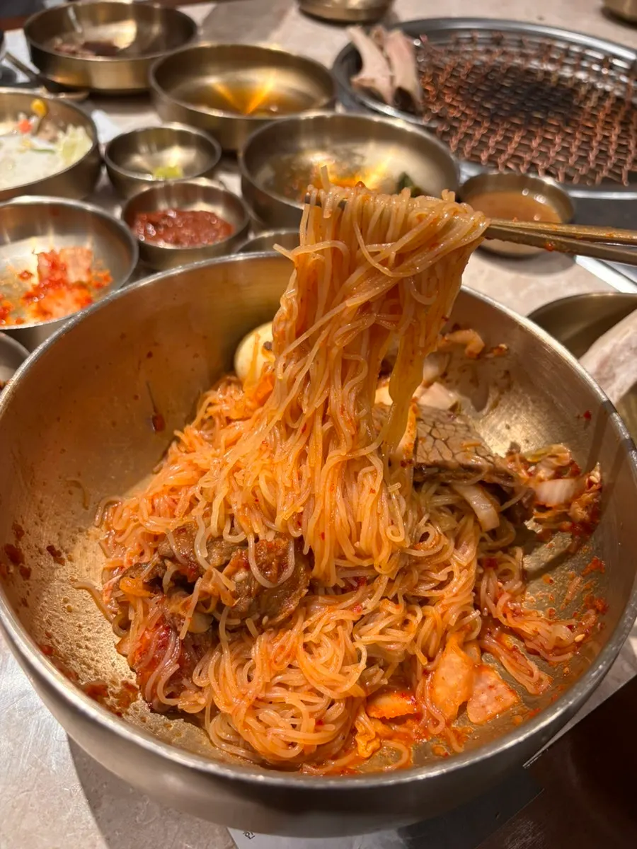 Noodles lifted up from bibim naengmyeon