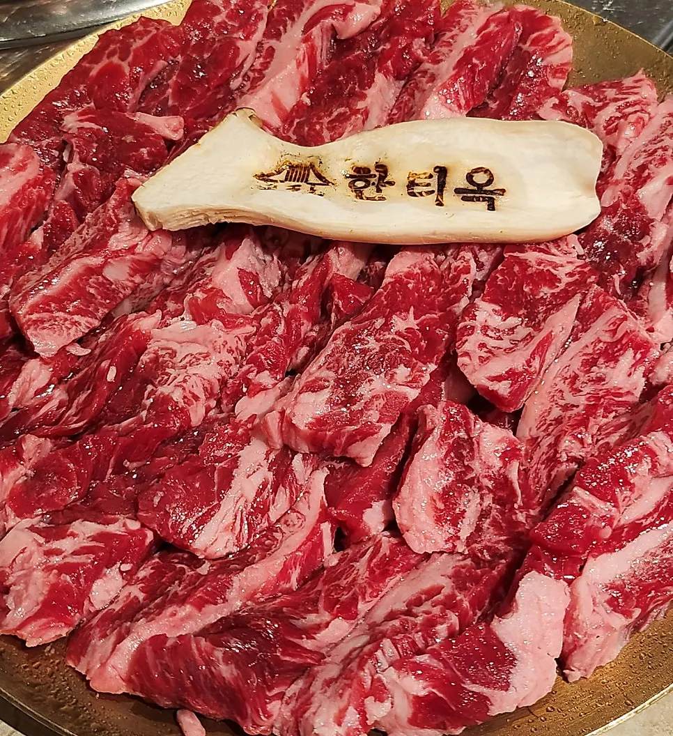 600g fresh rib meat served with mushrooms