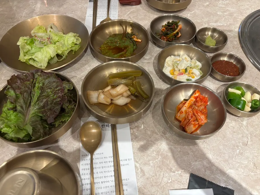 파김치가 포함된 한티옥 기본 밑반찬
