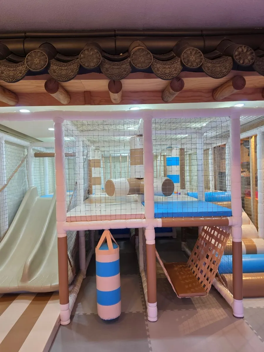 Hantiok's kids-zone playroom space