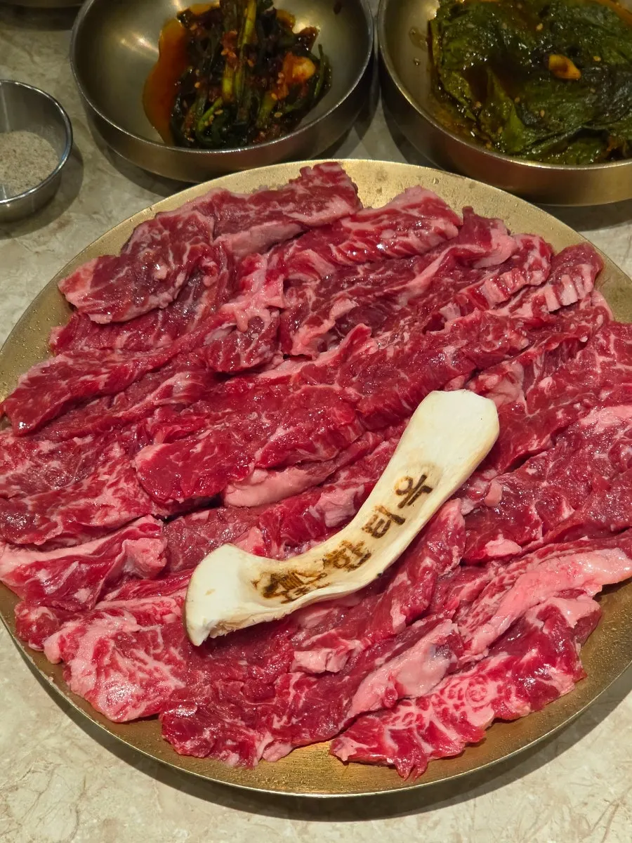 Self-serve bar with refillable side dishes
