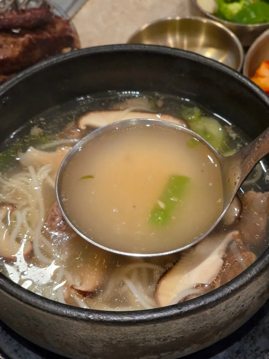 A bowl of brisket soup with brisket meat