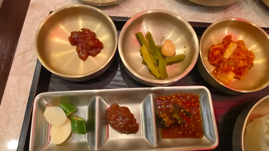 Hantiok hanwoo gomtang broth served alongside rice