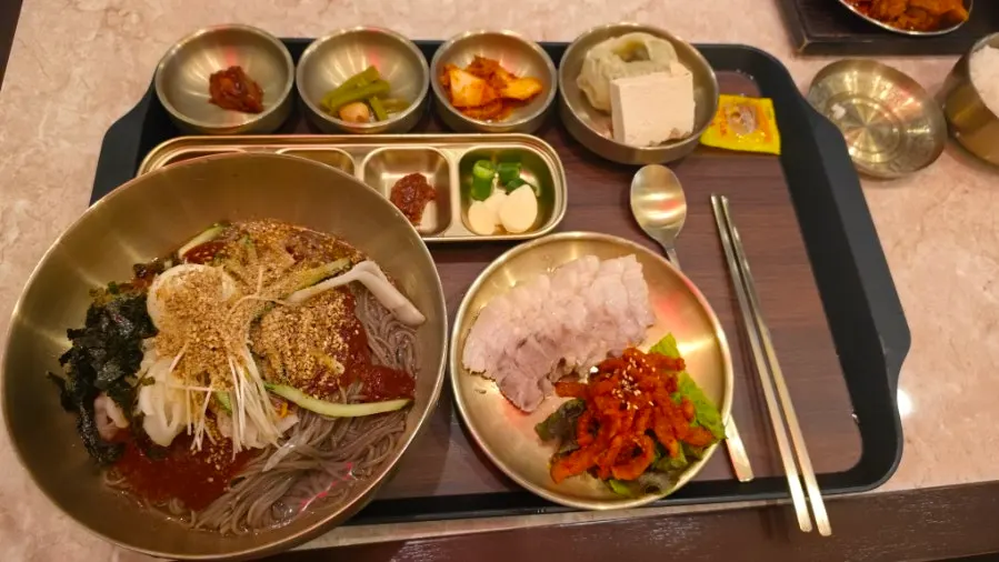 A plate of makguksu paired with bossam