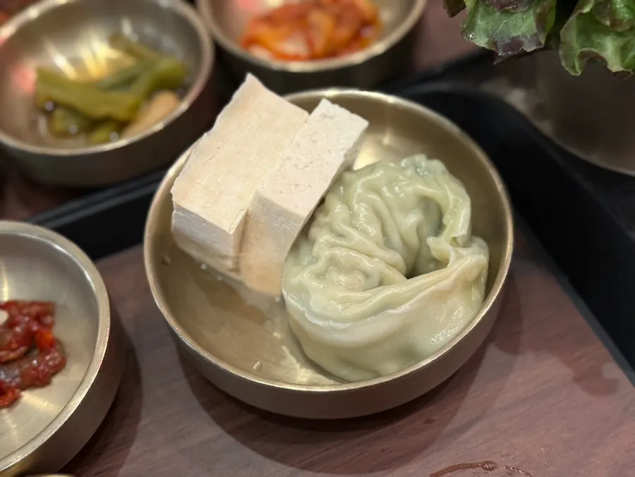 보쌈반상에 함께 나온 건더기 많은 국