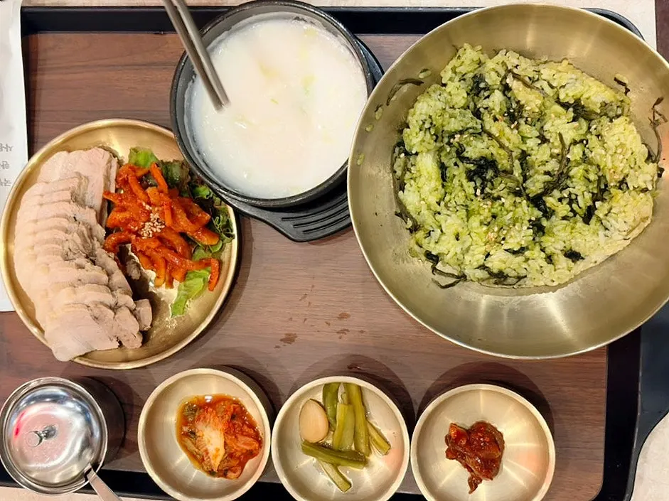 Gondre bibimbap single with gomtang and a separately ordered bossam