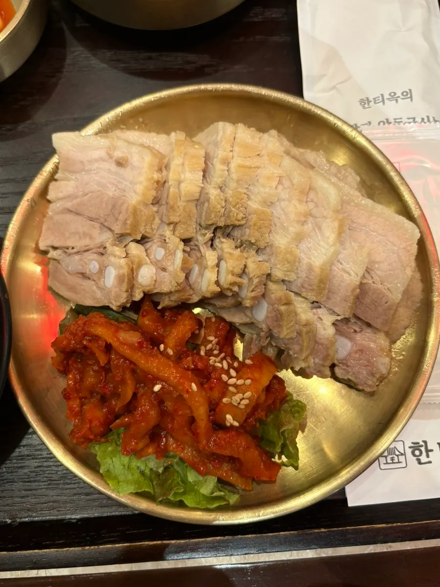 Picking up a pork lettuce wrap