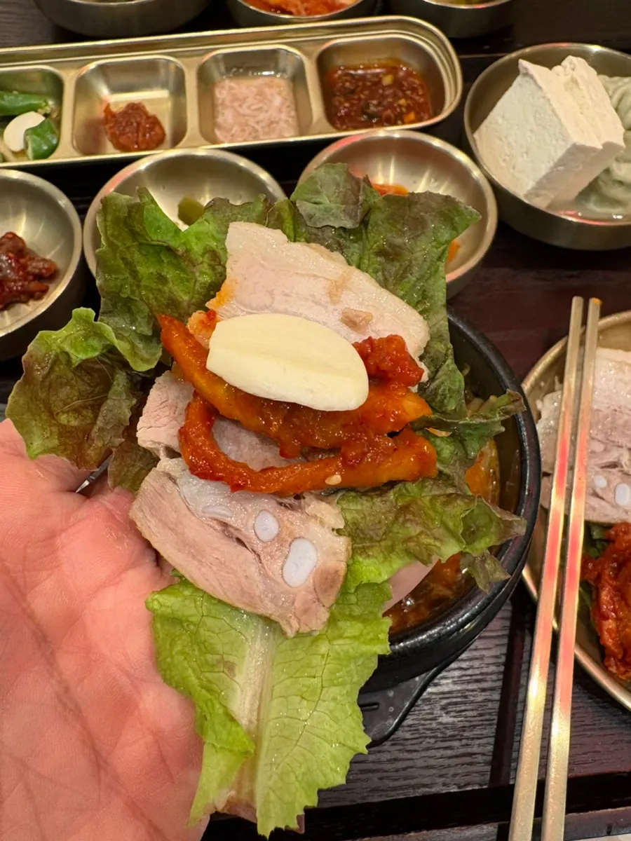 Plate of bossam (boiled pork) from the bossam set