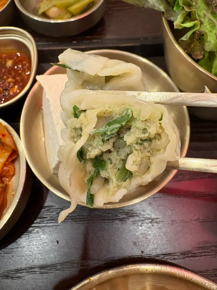 Broth of the ugeoji-guk with hanwoo beef