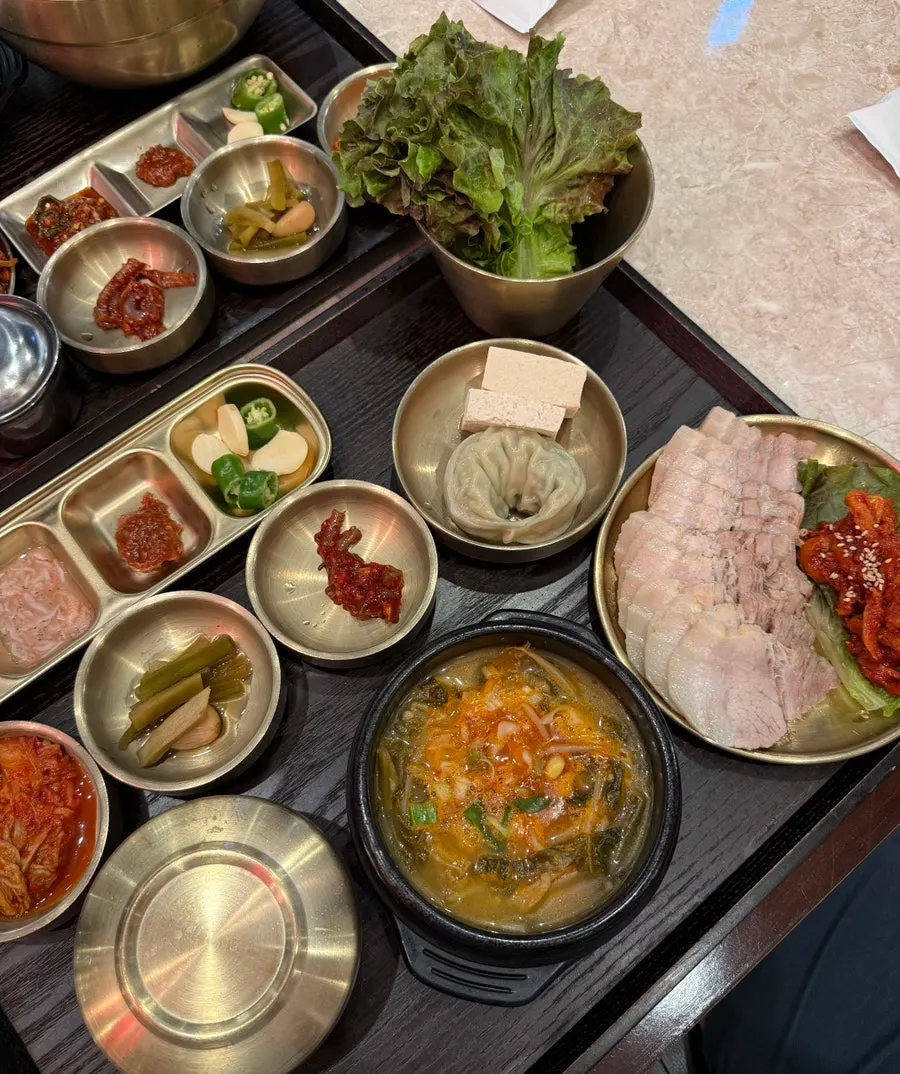 Hantiok's set meal picked up from the pickup counter