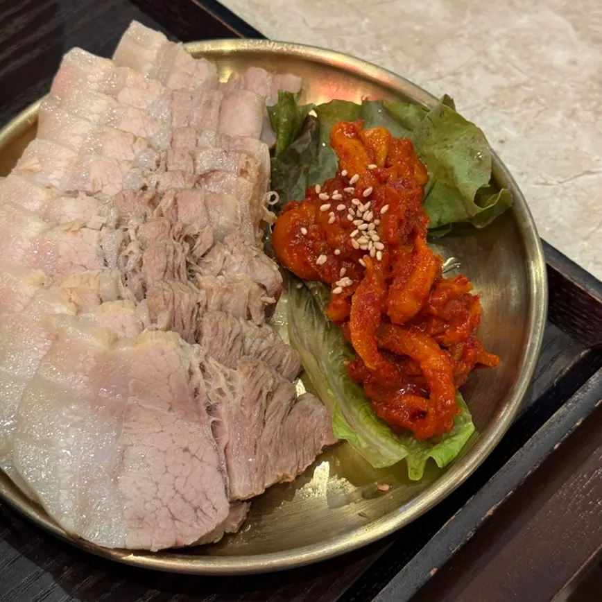 Full composition of the bossam set meal