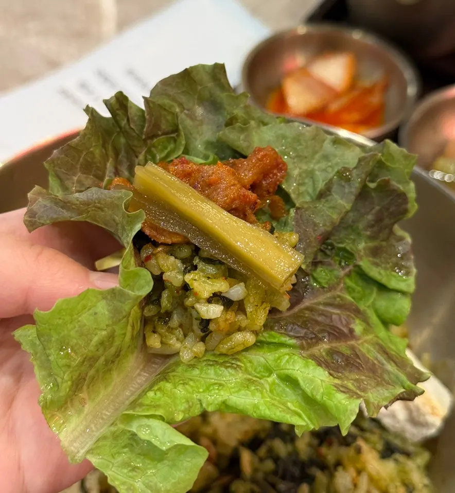 Gondre rice wrapped in lettuce