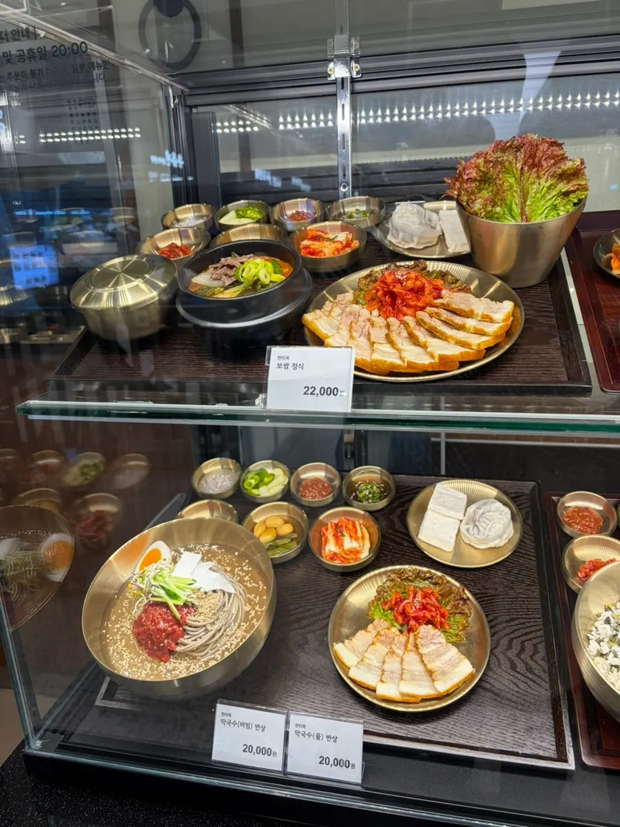 Menu listing for makguksu and gukbap at Hantiok