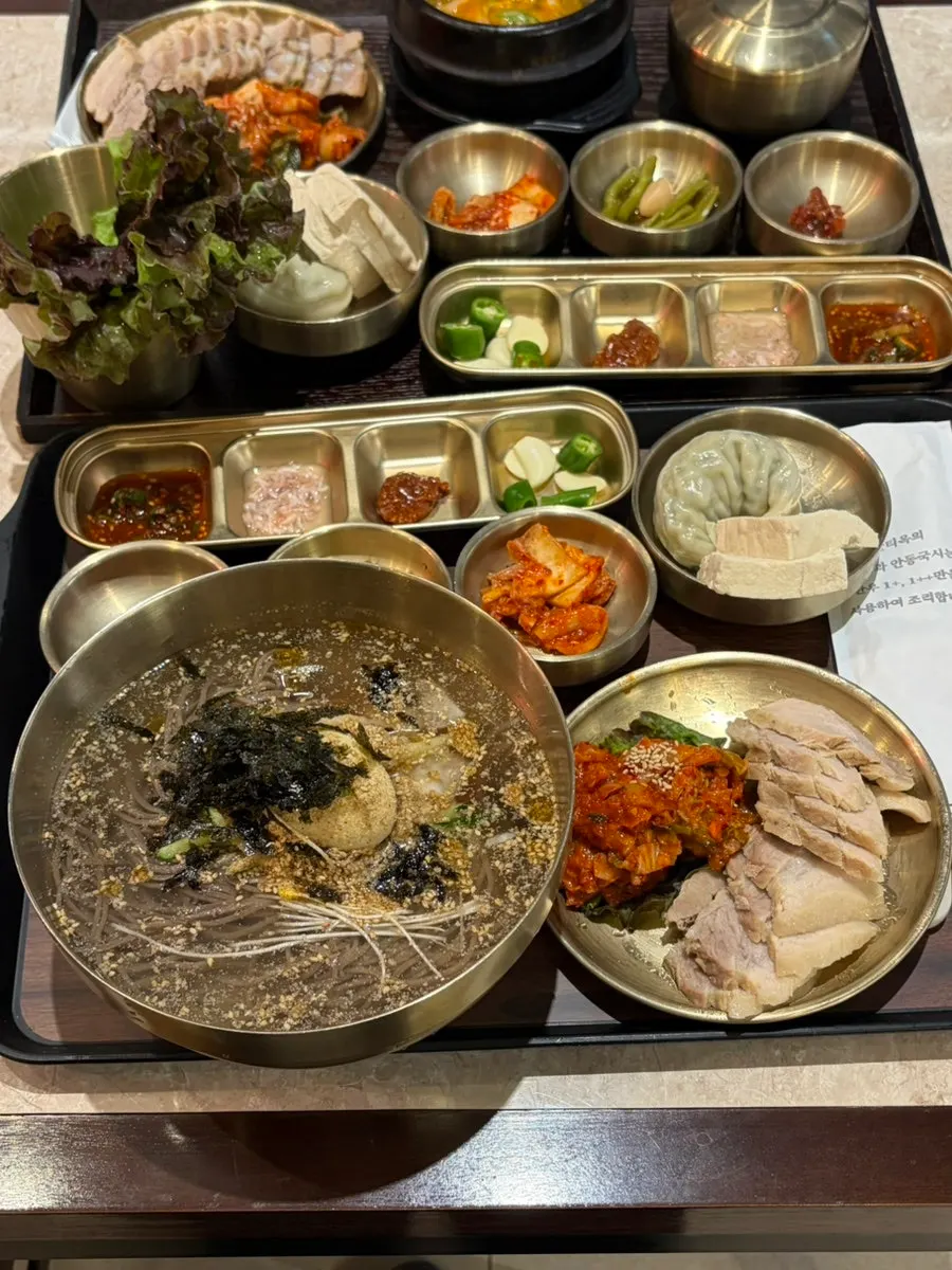 Neatly arranged mul-makguksu set