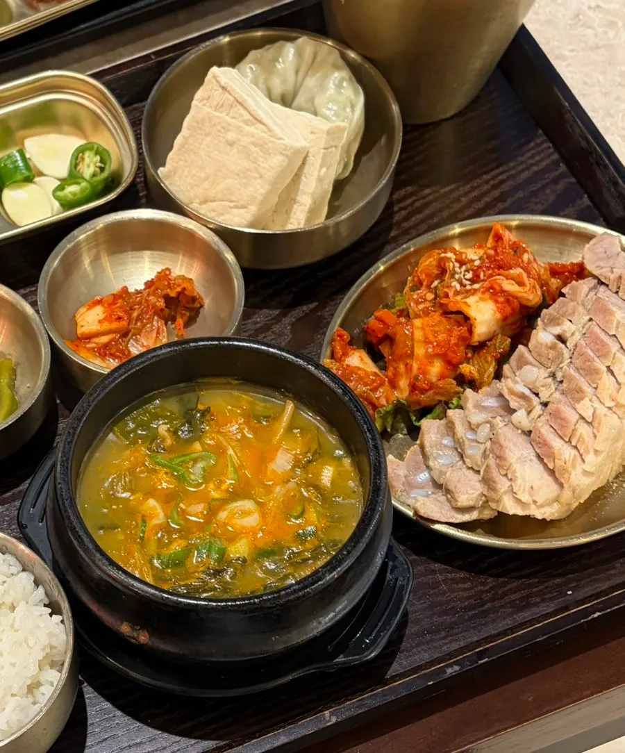 Bossam and side dishes from the bossam set