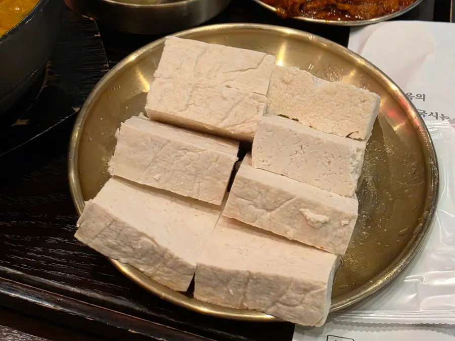 Mandu added to the Andong gukbap, eaten like mandu-guk